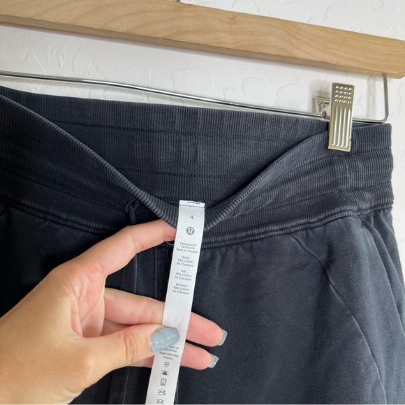 Lululemon Scuba Jogger in Black - Picture 5 of 8